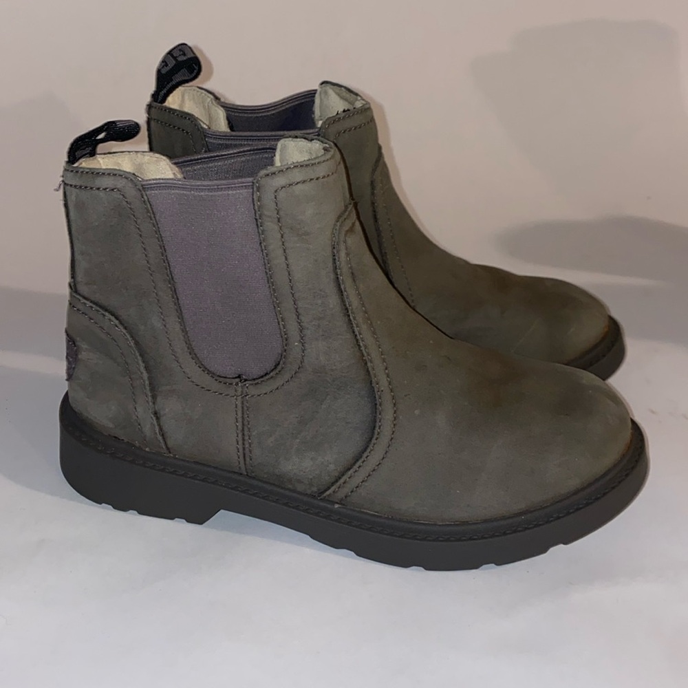 Ugg short boots, size 1 youth